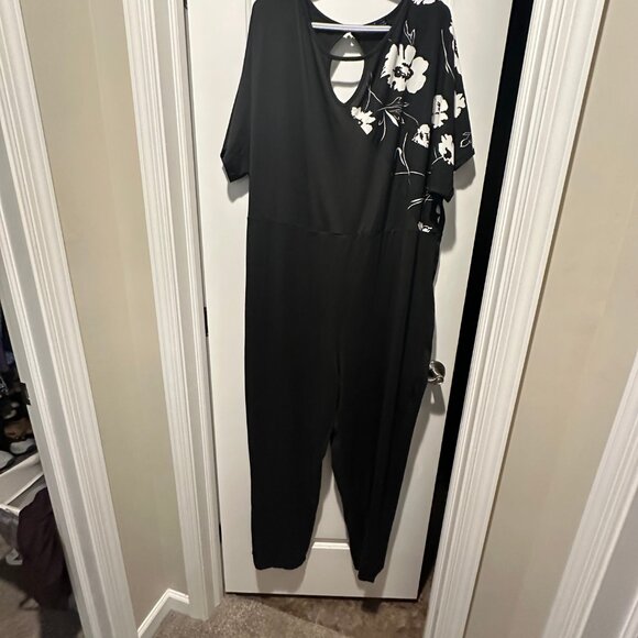 Emery Rose One Piece Floral Print short Sleeve Jumpsuit - Picture 6 of 6